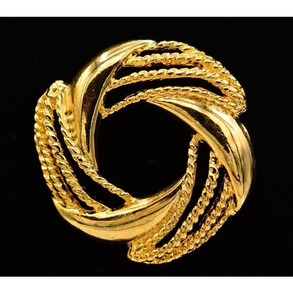 Vintage Round Pin Brooch Wreath Shiny Yellow Gold Tone Chunky Retro 1980s BinAC - Picture 1 of 12